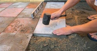 Укладка тротуарной плитки на основание в Грозном в октябре