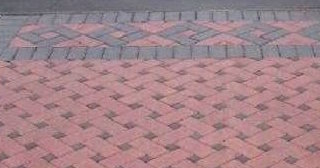 Укладка тротуарной плитки на старое бетонное основание в Грозном в октябре