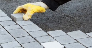 Укладка брусчатки в Грозном - цена от 821 руб. за м2 | ТротуарнаяПлитка