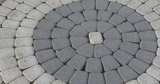 Профессиональная укладка клинкерной брусчатки в Грозном в октябре